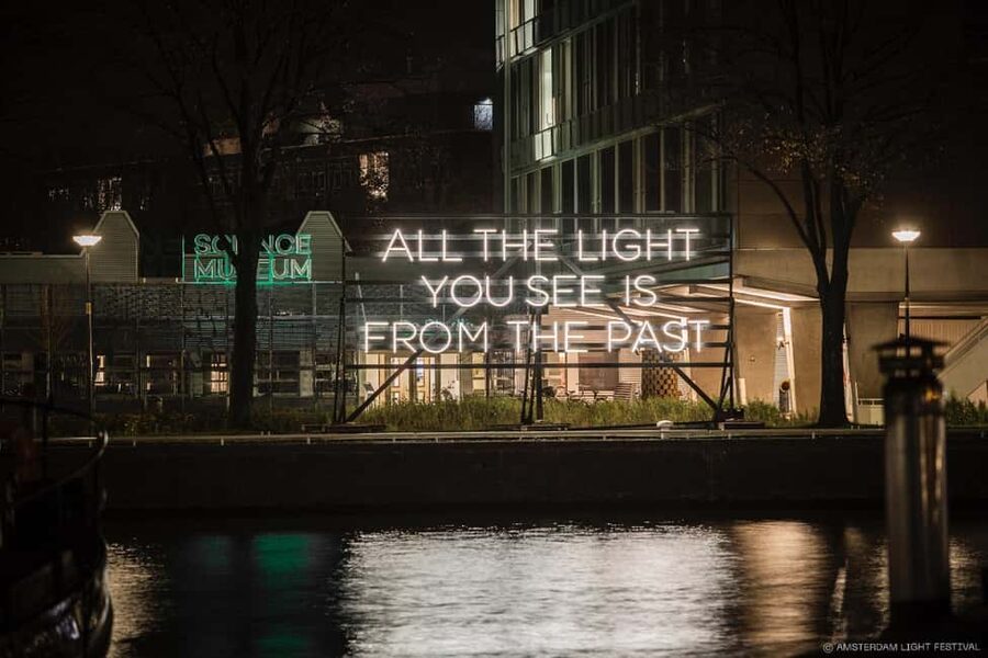 Amsterdam: Light Festival Boat+Unlimit.Drinks & Snack Option - Starting in front of Amsterdam Central Station, then slipping into winter mode
