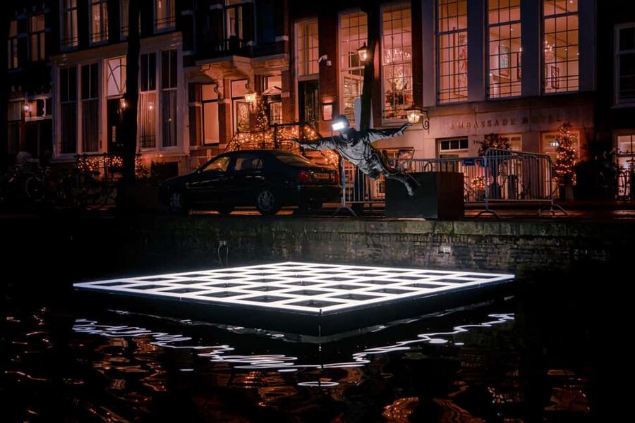 Amsterdam: Light Festival Boat with Hot Choco & Stroopwafel - Stop by Stop: From Amstel 178 to Magere Brug