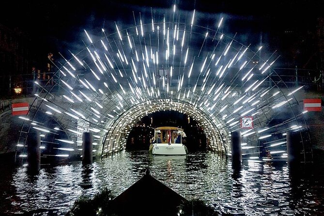 Amsterdam Light Festival: Canal Cruise + Snack & Unlimited Drinks - What the 75-minute cruise really delivers