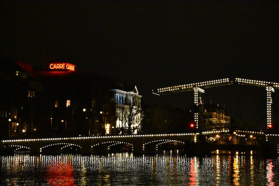 Amsterdam: Light Festival Cruise + Stroopwafel & Hot Choco - FAQ