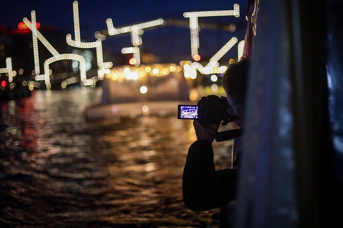 Amsterdam: Light Festival Cruise with Unlimited Drinks Option - Guides That Make the Lights Make Sense