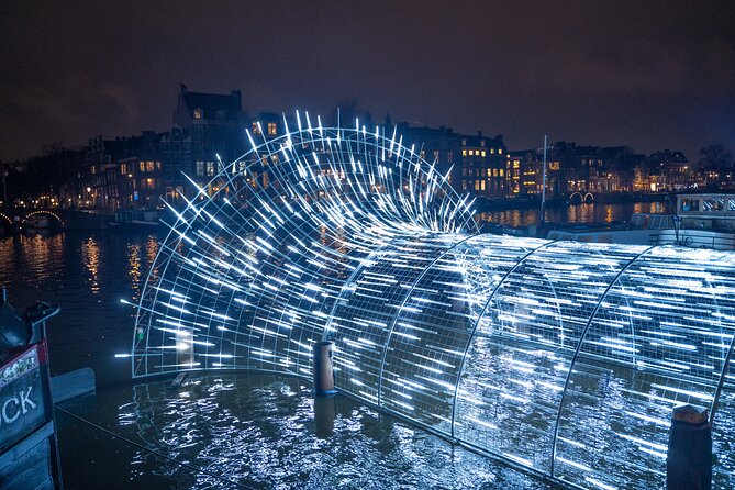 Amsterdam: Light Festival Cruise with Unlimited Drinks Option - Comfort and Photo Tips for a Night on Small Canals Boats