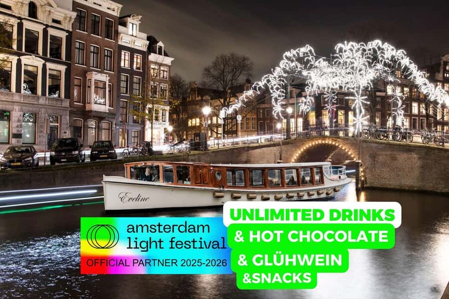 Amsterdam: Light Festival Heated Cruise + Hot Choco + Snack - Your 75-minute route, from Prins Hendrikkade to Herengracht and beyond