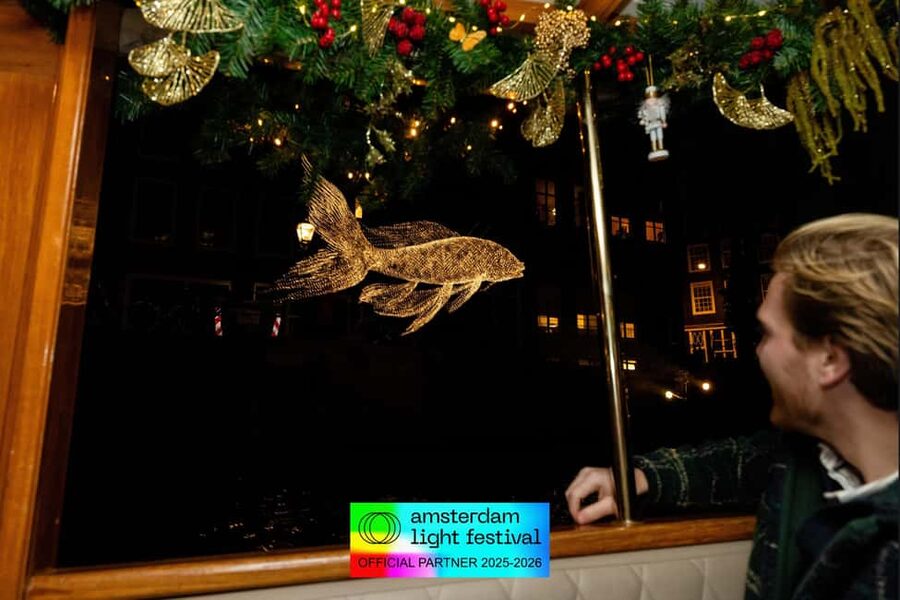 Amsterdam: Light Festival Heated Cruise + Unl Drinks & Snack - Where boarding starts on Prins Hendrikkade or Zwanenburgwal