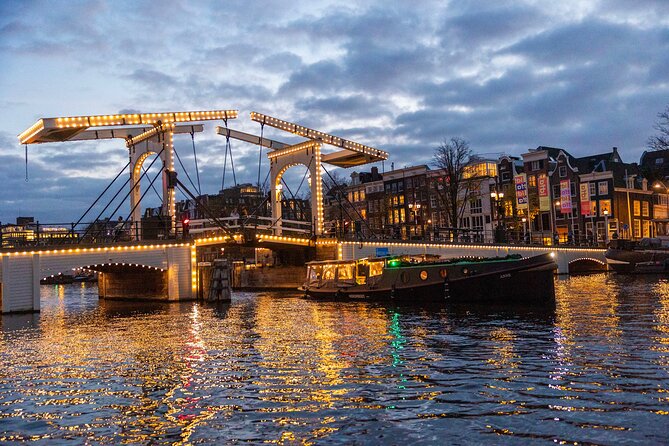 Amsterdam: Light Festival Open Boat - Unl. Drinks Option - Stop 2: NEMO’s Hands On science stop
