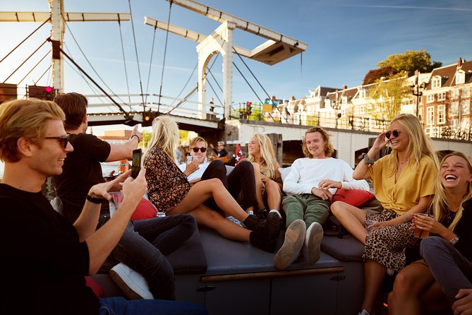Amsterdam Light Festival: Saloon Boat Cruise + Hot Drinks & Bite - Hot drinks and the included bite: good value, but manage expectations
