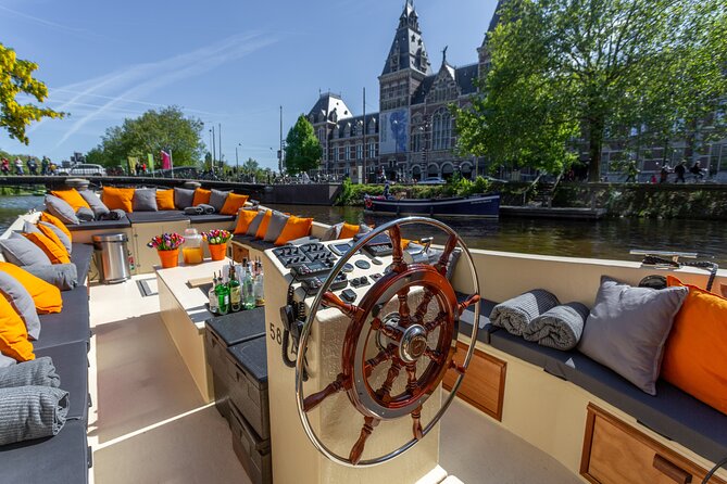 Amsterdam Light Festival: Saloon Boat Cruise + Hot Drinks & Bite - 75 minutes of art, monuments, and live Canal Ring stories