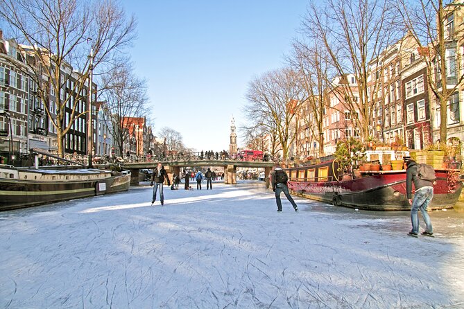 Amsterdam Light Festival Winter Walk with Stroopwafel Workshop - Why this winter Light Festival walk feels different than a basic tour