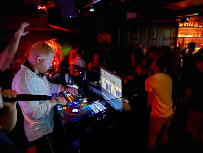 Amsterdam: Ludwig's Red Light Pub Crawl with VIP Club Entry - Should you book this tour