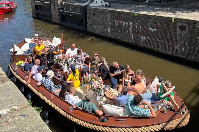 Amsterdam Luxury Boutique Boat tour with Unlimited Beer and Wine - Rembrandt-Lived-In Amsterdam: Passing the House and Art-Museum Area