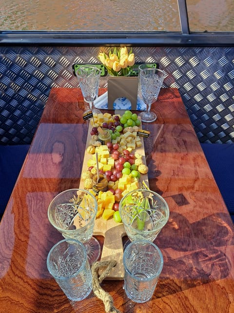 Amsterdam: Luxury Cheese & Wine Canal Cruise - Why a one-hour cheese and wine cruise fits Amsterdam perfectly
