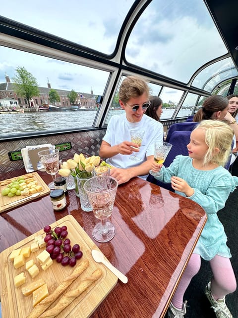 Amsterdam: Luxury Cheese & Wine Canal Cruise - Your traditional boat ride and what you’ll actually see