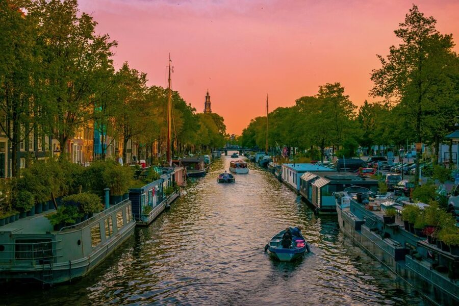 Amsterdam: Luxury Private Boat Tour - Who this private electric canal cruise suits best