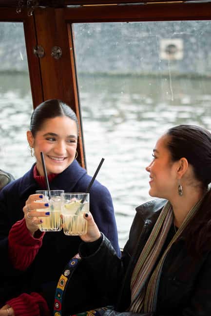 Amsterdam: Luxury Saloon Boat Cruise with Cocktails & Waffle - Who this is best for, and who might want a different plan