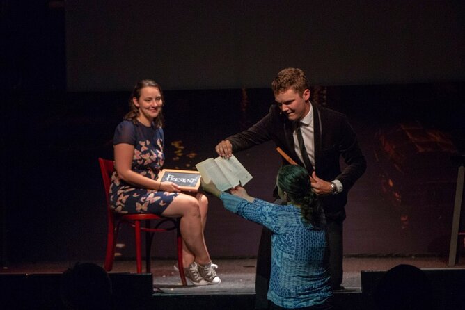 Amsterdam Magic Show: Things That Make You Go Huh - Small-Venue Feel, Big Attention, and the Stairs Note