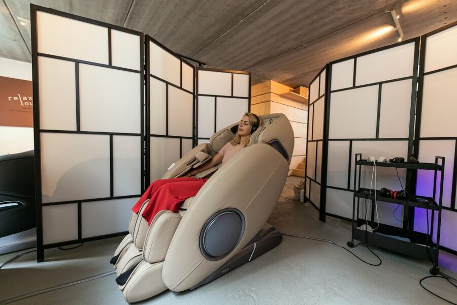 Amsterdam: Massage Session - The chair massage that feels more high-end than an airport setup