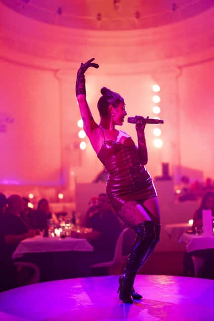 Amsterdam: Midnight Masquerade Dinner Show - Dinner first: choosing four or six courses and how it affects the pacing