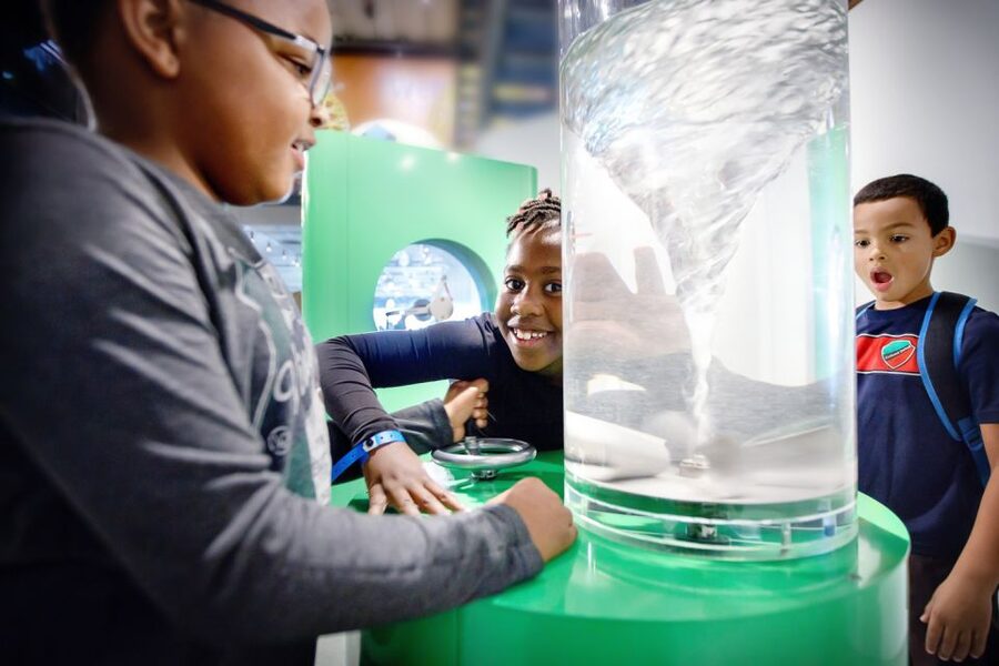 Amsterdam: NEMO Science Museum Ticket - Workshops, videos, demonstrations: the museum’s “stage time”