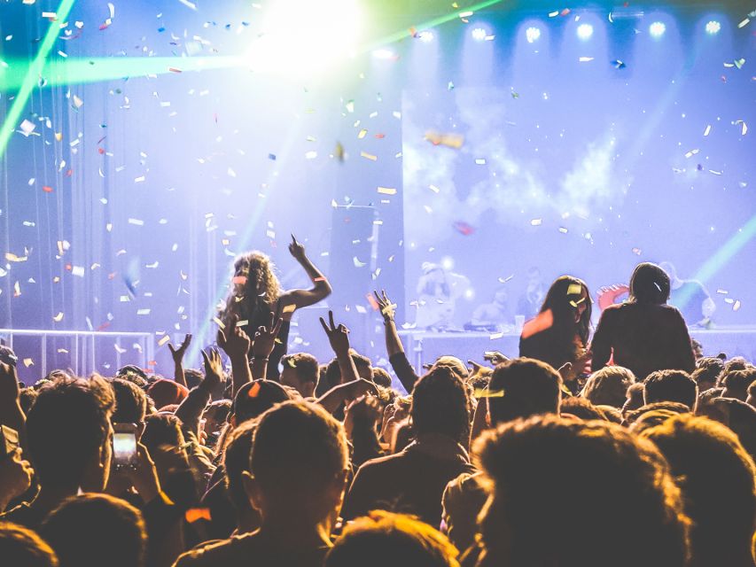 Amsterdam: Nightlife Ticket with Champagne and Cruise - The One-Hour Canal Cruise: Central Sights Without a Full Day Commitment
