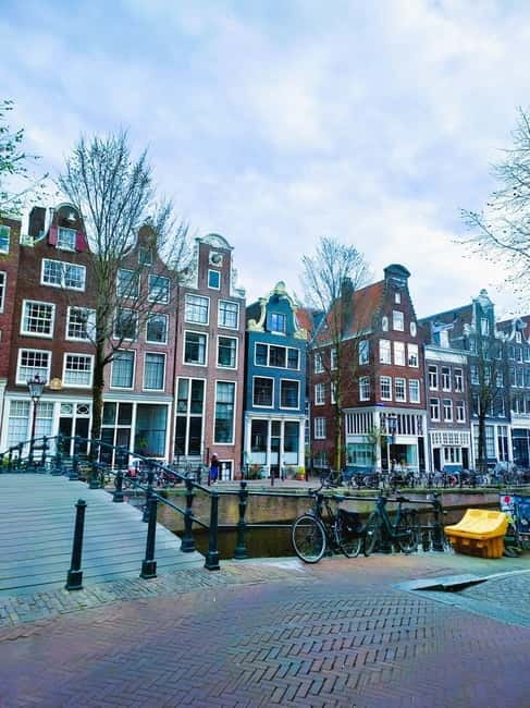 Amsterdam: Off the Beaten Path Bike Tour in French - Reguliersgracht and the final guided segment back to the start