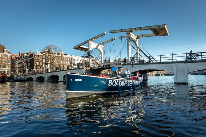Amsterdam Open Boat Cruise with Live Guide and Two Drinks - Why an electric open boat in Amsterdam just works