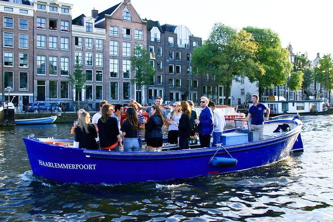 Amsterdam Open Boat Sightseeing Canal Cruise - Canal houses, facades, and why the water angle matters