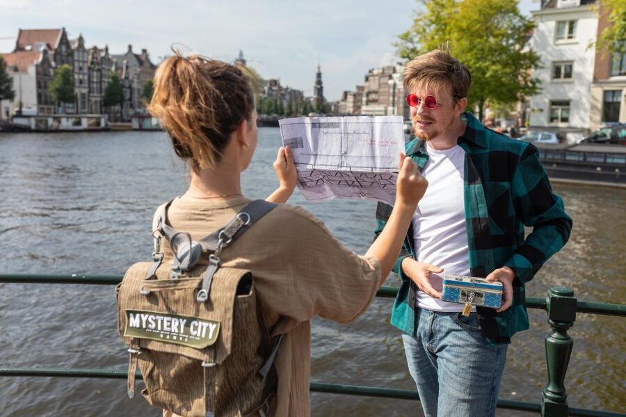 Amsterdam: "Operation 45 " Treasure Hunt Walking Tour - Key things that make this treasure hunt work