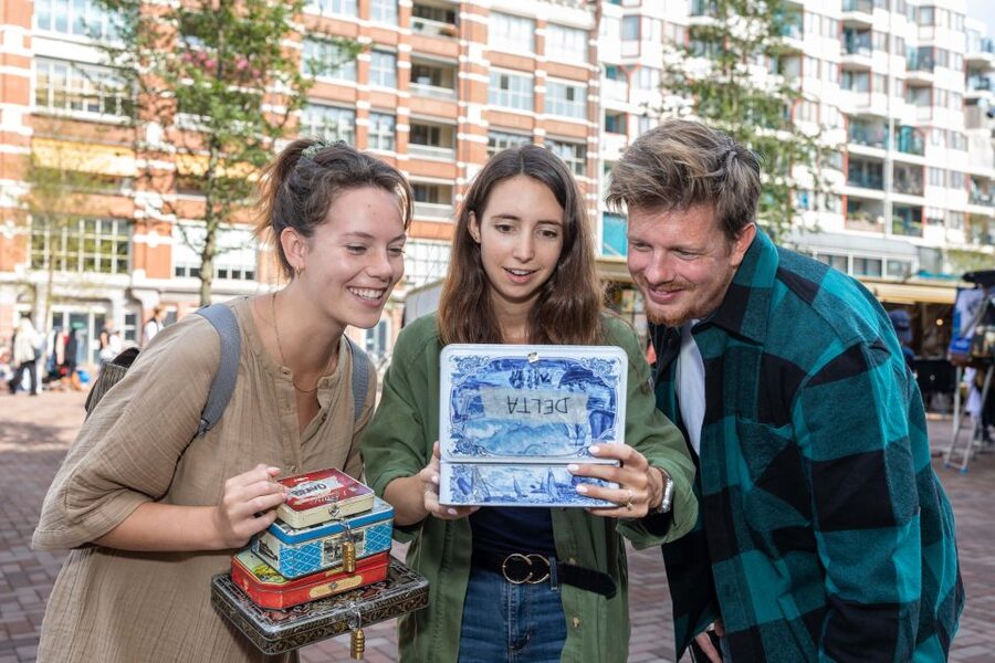 Amsterdam: "Operation 45 " Treasure Hunt Walking Tour - Solving clues with the city’s architecture