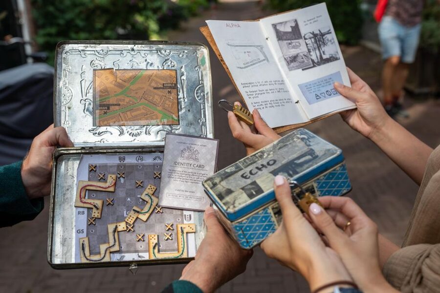 Amsterdam: "Operation 45 " Treasure Hunt Walking Tour - A diamond factory stop: the story comes full circle