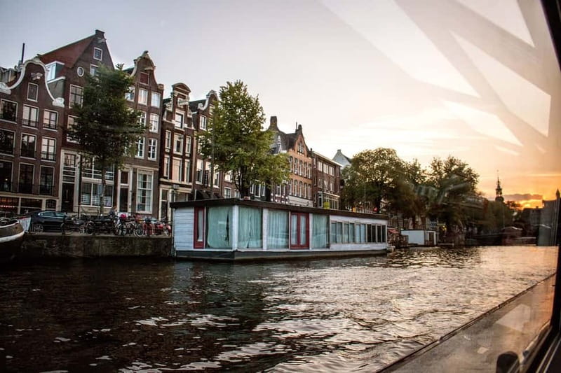 Amsterdam: Original Pizza Dinner Cruise + Unlimited Drinks - The Commentary Level: Stories, Not a Classroom