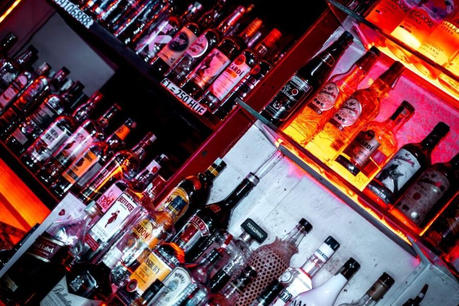 Amsterdam: Original Pub Crawl Party with VIP Entrance - The route: Red Light District to Leidseplein on foot