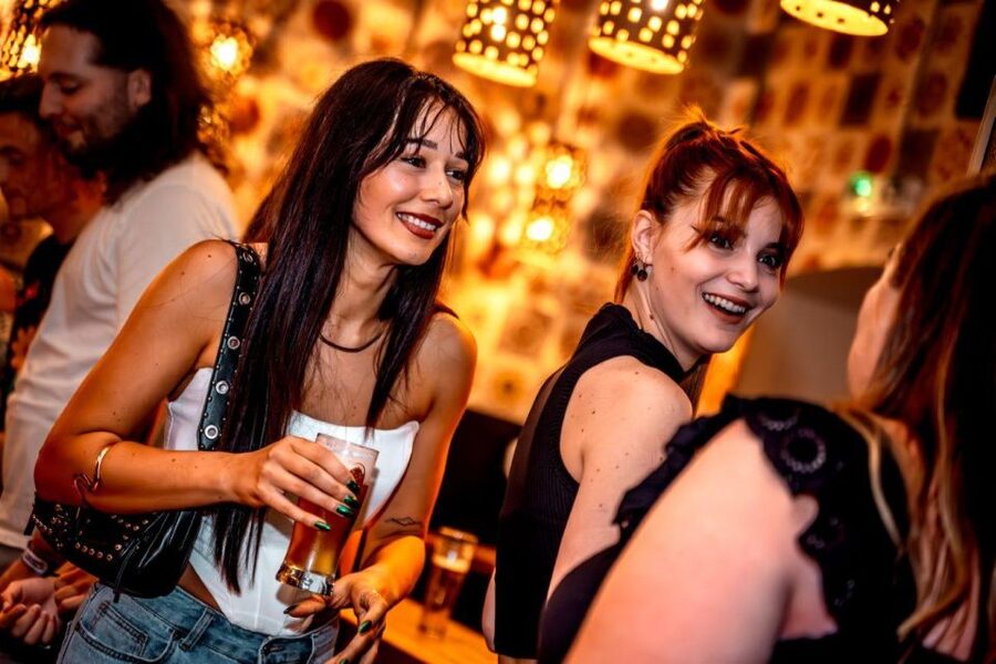 Amsterdam: Original Pub Crawl Party with VIP Entrance - Your guide’s job: keeping the group together and the fun going