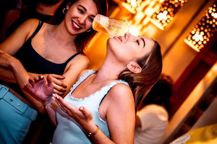 Amsterdam: Original Pub Crawl Party with VIP Entrance - Drink specials, free shots, and how to pace your budget