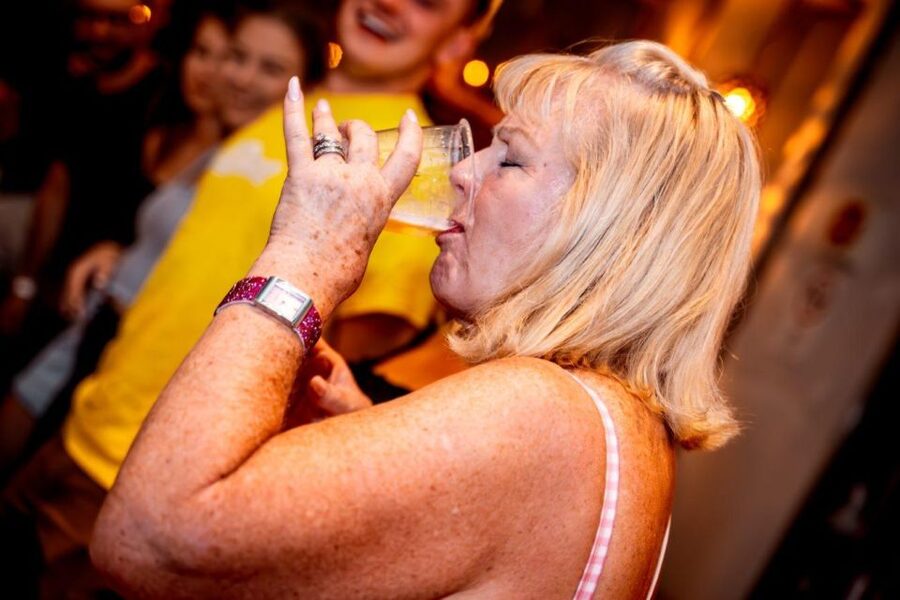 Amsterdam: Original Pub Crawl Party with VIP Entrance - Price and value: what $12 buys you for 4 hours