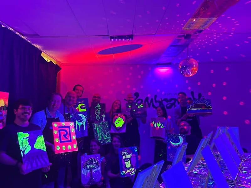 Amsterdam: Paint and Sip in the Dark at Rembrandt van Wine - Timing and what 2 hours feels like in Amsterdam