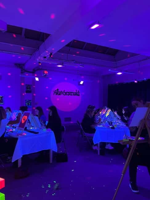 Amsterdam: Paint and Sip in the Dark at Rembrandt van Wine - Group size, languages, and who this is best for