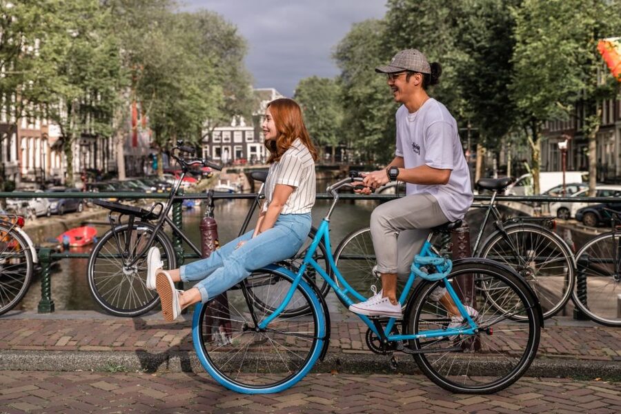 Amsterdam: Personal Travel & Vacation Photographer - Why a private photographer beats a phone on Amsterdam streets