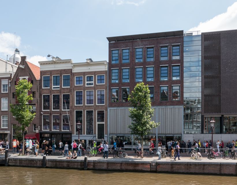 Amsterdam: Private Anne Frank and Jewish Quarter Tour - Meeting at Hermitage Pier, then walking with a clear end point