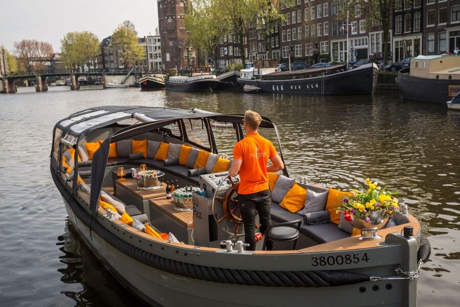 Amsterdam: Private BBQ Cruise with Personal Chef & Drinks - Why this canal BBQ feels different from a standard sightseeing cruise