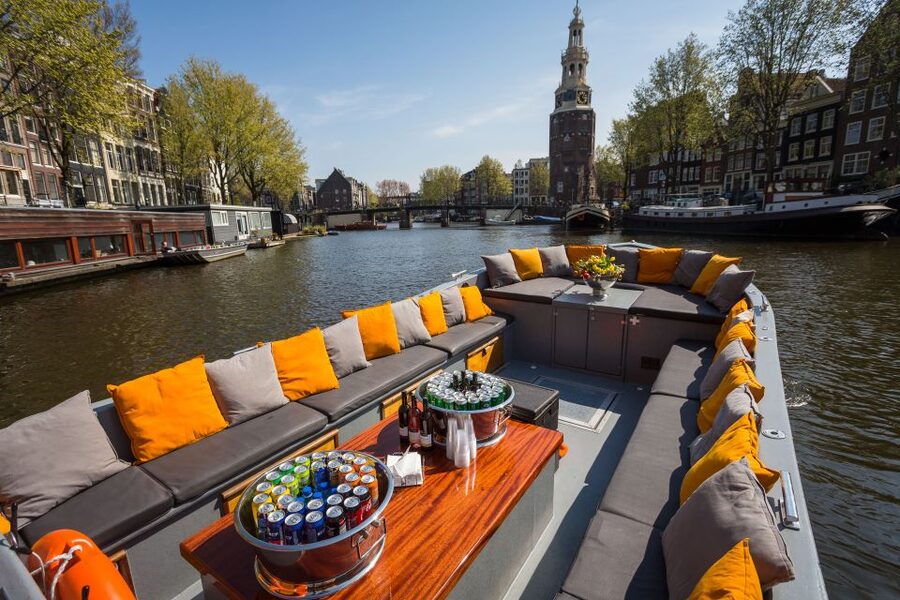 Amsterdam: Private BBQ Cruise with Personal Chef & Drinks - BBQ you can actually taste: menus, vegetarian options, and what comes out of the galley