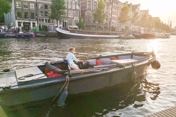 Amsterdam Private Boat Tour With Drinks - EN ES FR - Why a private canal boat with drinks feels like the best shortcut
