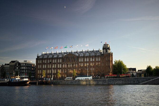 Amsterdam Private Boat Tour with Unlimited Drinks - The onboard details that can make or break comfort