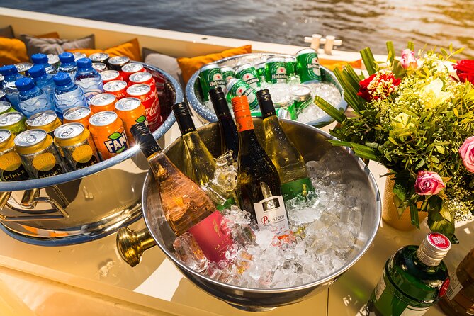Amsterdam Private Boat Trip with Pizza and Unlimited Drinks - A private canal cruise for up to 15 people, with pizza and drinks included