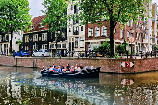 Amsterdam Private Canal Cruise – 90 Minutes through the Old City - Drinks on board: plan your budget before you board