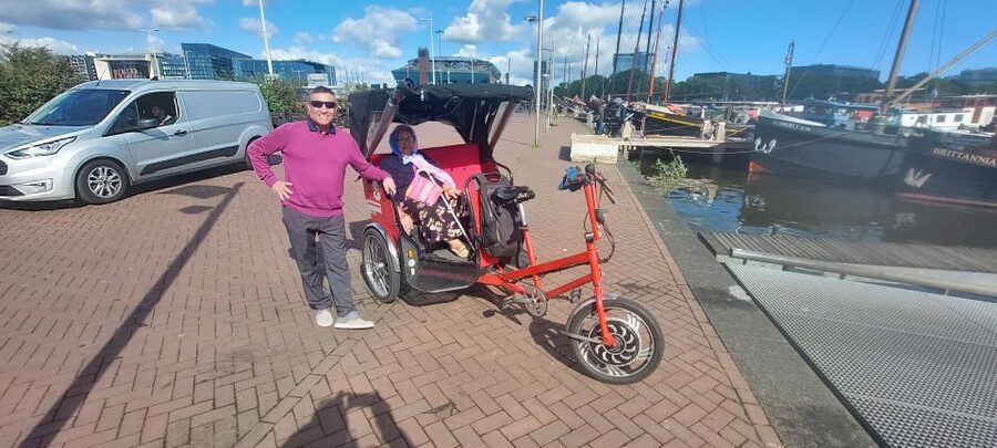 Amsterdam: Private City Highlights Tour by Rickshaw - Hotel pickup, quick start, and how the ride actually moves