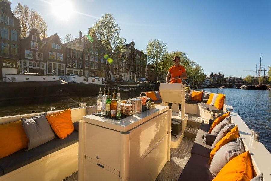 Amsterdam: Private Cruise with Drinks & Optional Snacks - Unlimited drinks: the practical part of the fun