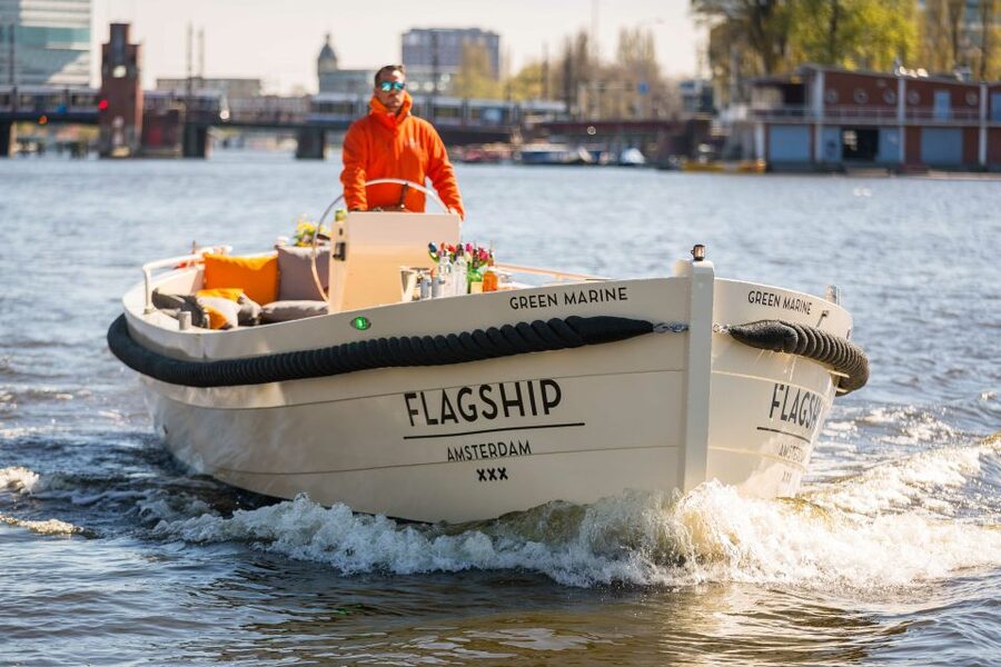 Amsterdam: Private Cruise with Drinks & Optional Snacks - Price and what you actually get for $262 per person