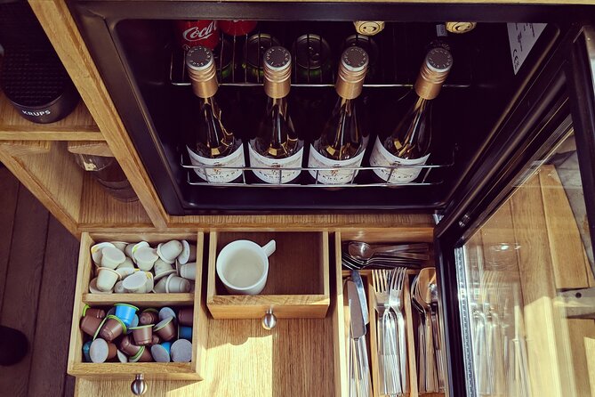 Amsterdam Private Dinner Cruise incl Drinks & 2-course Dinner 2hr - The vibe: a 2-hour Amsterdam evening that stays calm
