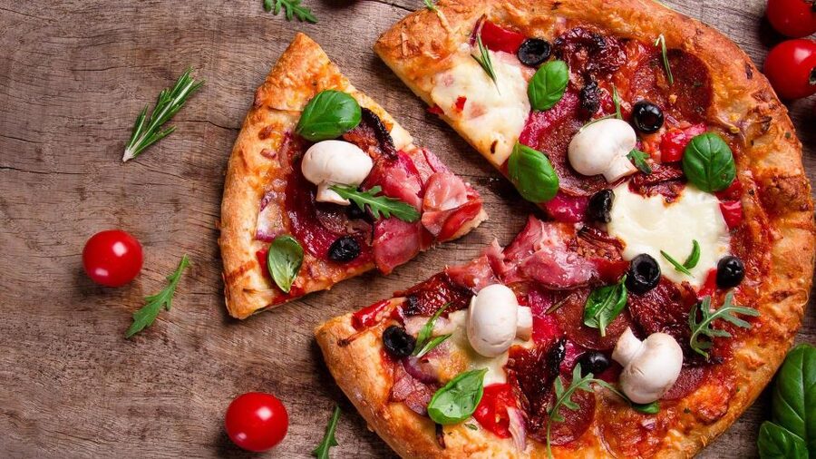 Amsterdam: Private Luxury Cruise with Pizza and Drinks - Guide Style on the Canals, from Storyteller to Light Commentary