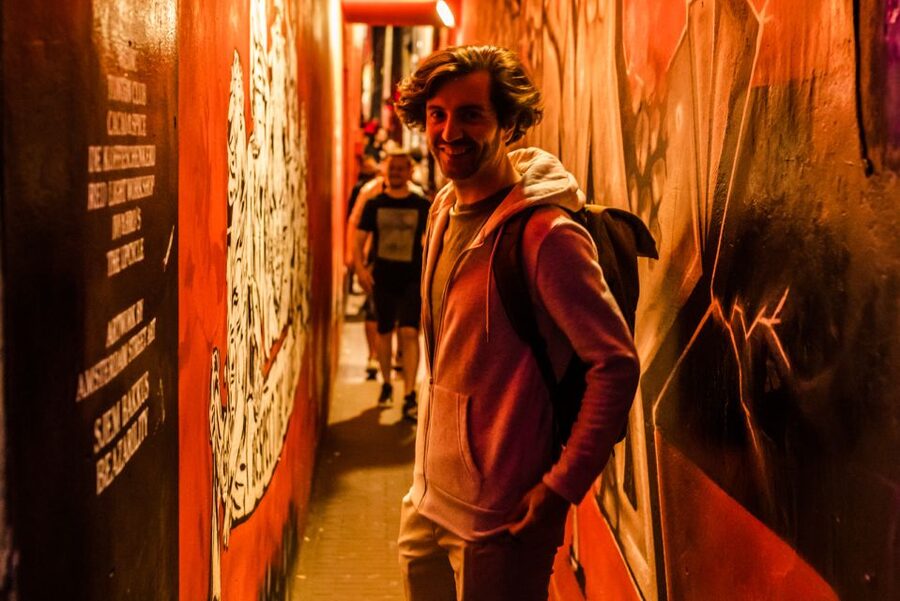Amsterdam: Private Night Tour of Speakeasies and Bars - Meeting your guide in the Jordaan area, and why location matters